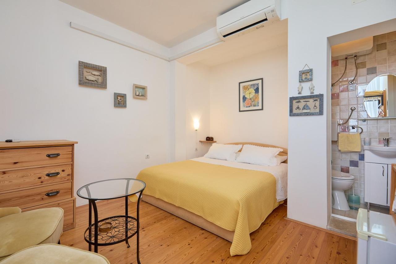 Over Old Town Apartment